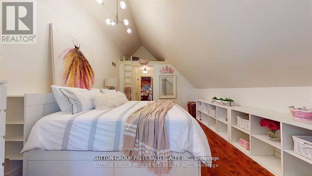 2909 Brigham Road, Middlesex Centre, ON - Indoor Photo Showing Bedroom