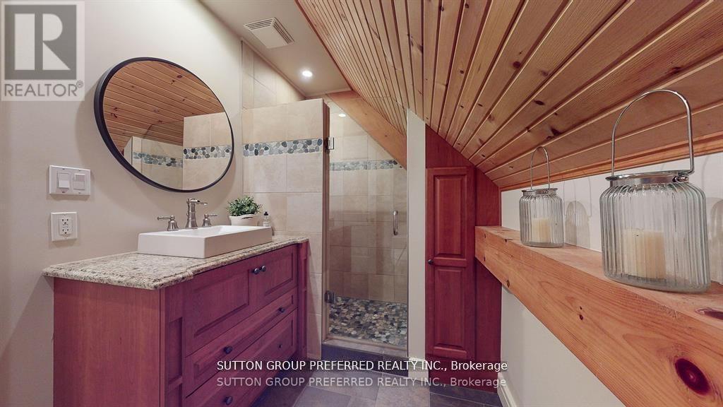 2909 Brigham Road, Middlesex Centre, ON - Indoor Photo Showing Bathroom