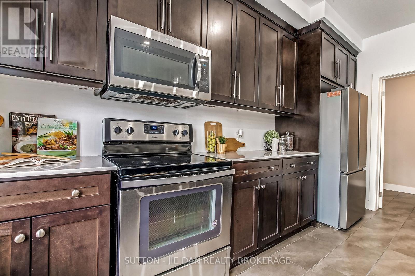 78 - 1960 Dalmagarry Road, London North (North E), ON - Indoor Photo Showing Kitchen