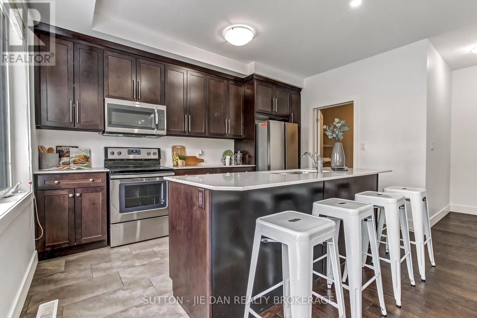 78 - 1960 Dalmagarry Road, London North (North E), ON - Indoor Photo Showing Kitchen