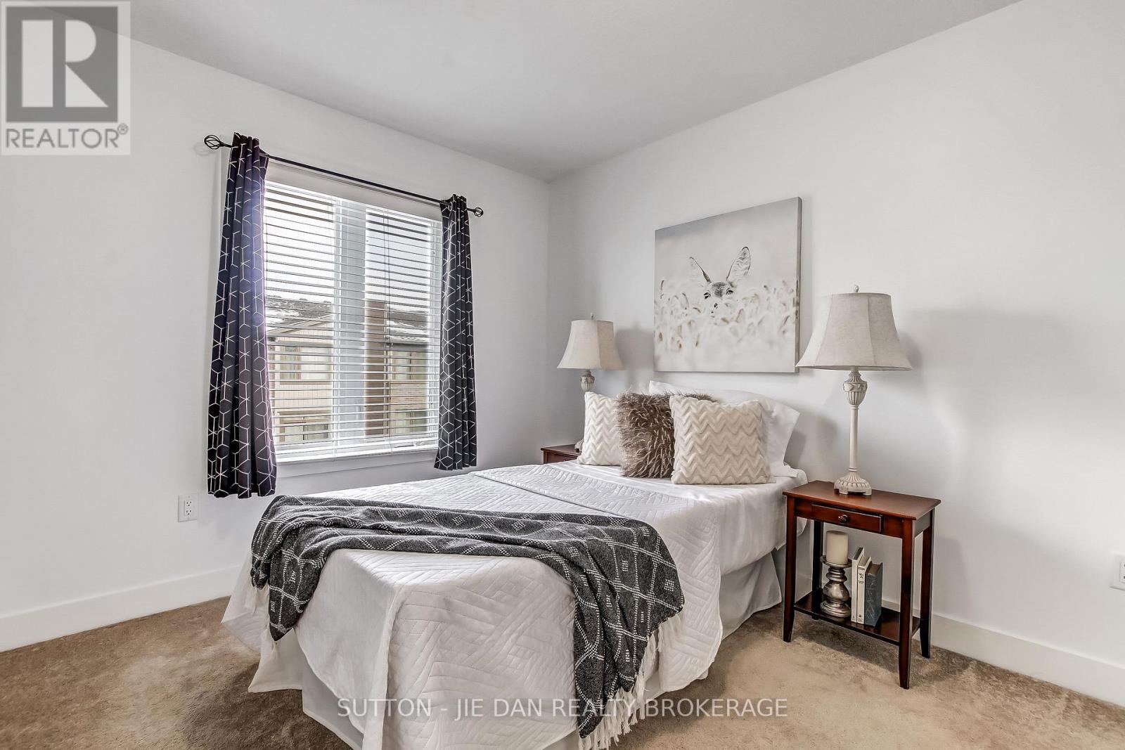 78 - 1960 Dalmagarry Road, London North (North E), ON - Indoor Photo Showing Bedroom