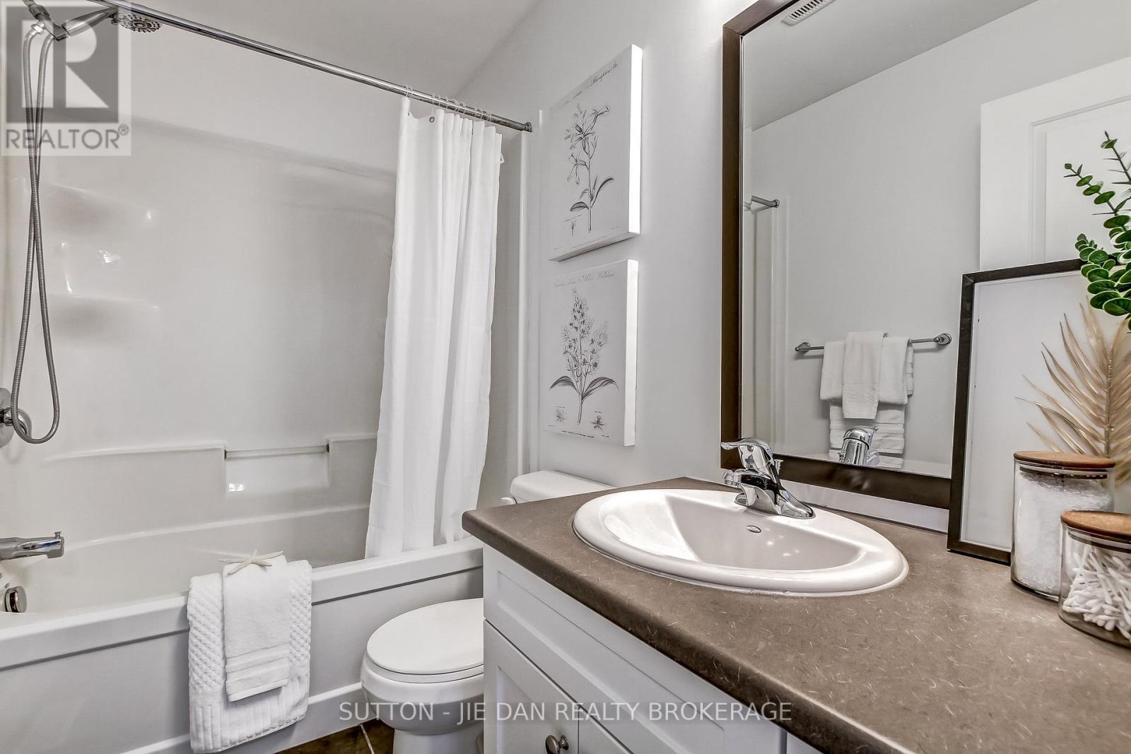 78 - 1960 Dalmagarry Road, London North (North E), ON - Indoor Photo Showing Bathroom