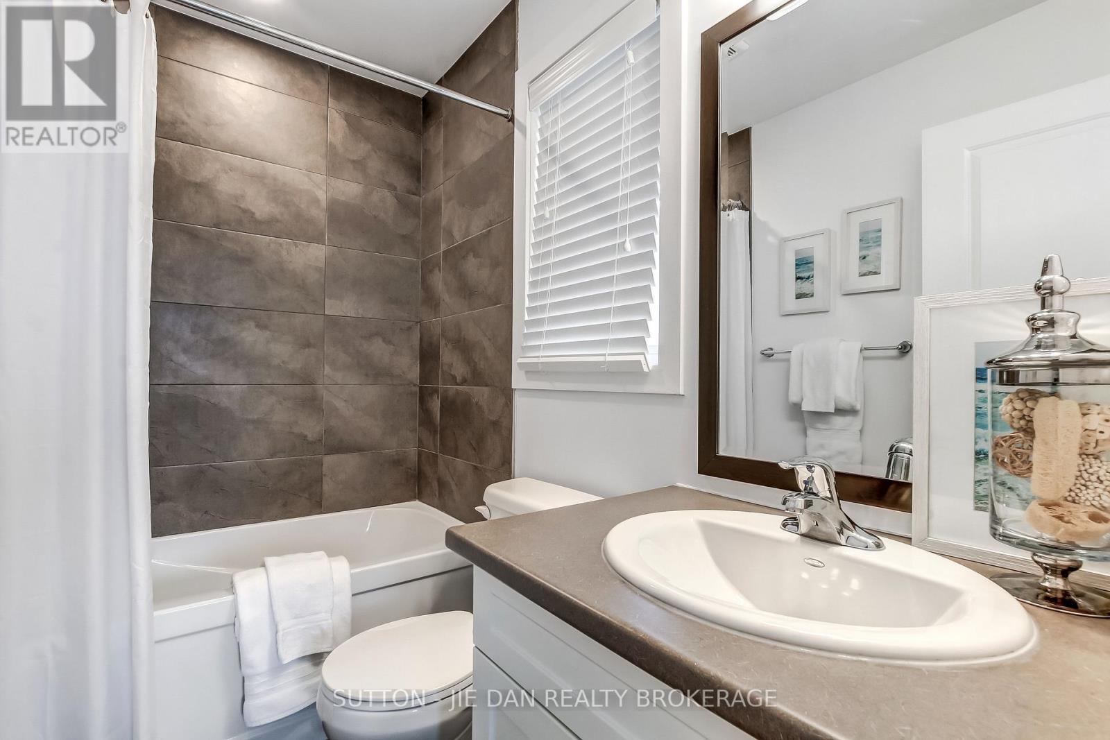 78 - 1960 Dalmagarry Road, London North (North E), ON - Indoor Photo Showing Bathroom