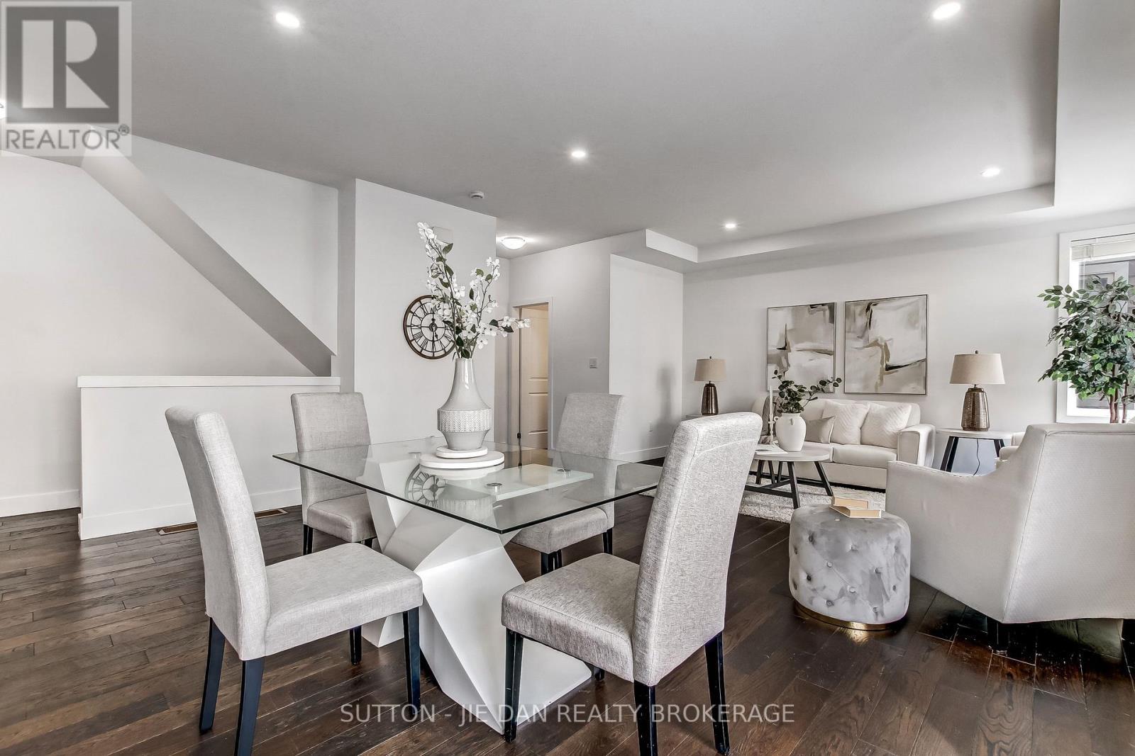 78 - 1960 Dalmagarry Road, London North (North E), ON - Indoor Photo Showing Dining Room