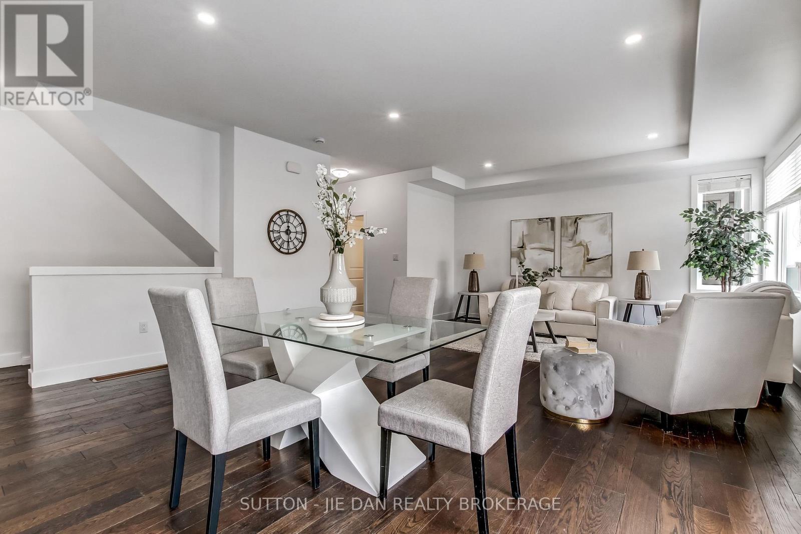 78 - 1960 Dalmagarry Road, London North (North E), ON - Indoor Photo Showing Dining Room