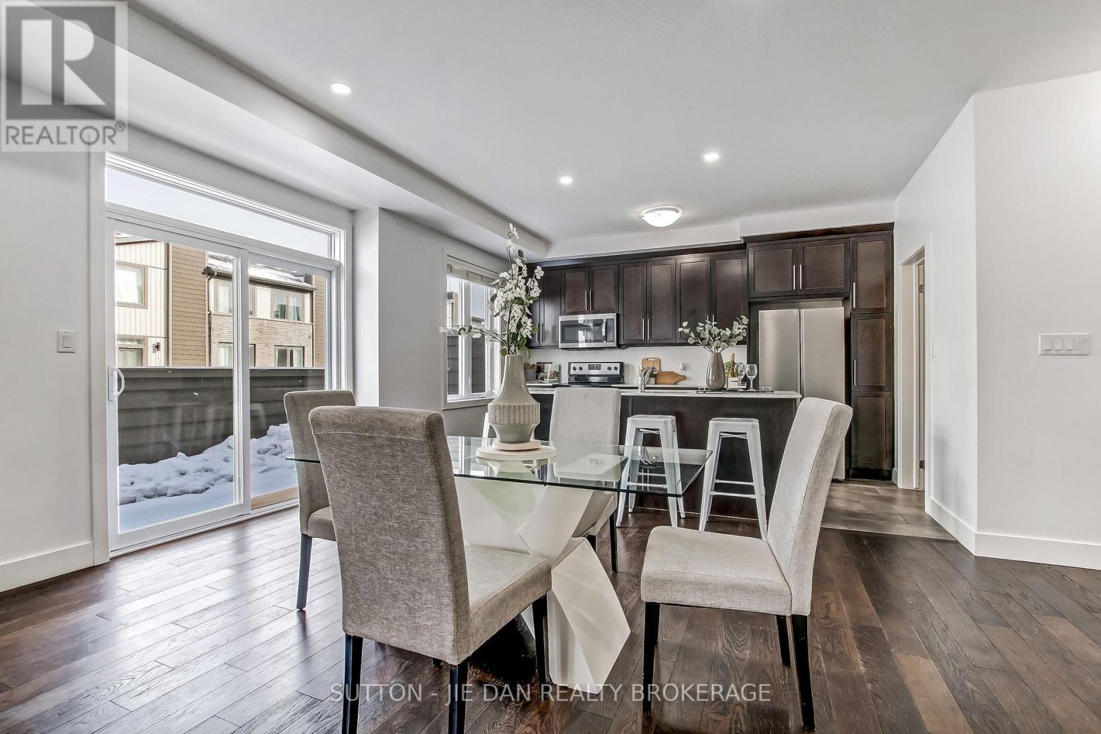 78 - 1960 Dalmagarry Road, London North (North E), ON - Indoor Photo Showing Dining Room