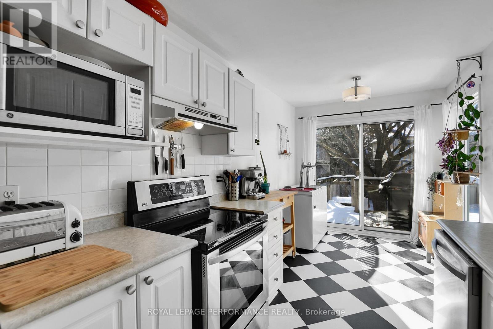 710 Hancock Crescent, Ottawa, ON - Indoor Photo Showing Kitchen