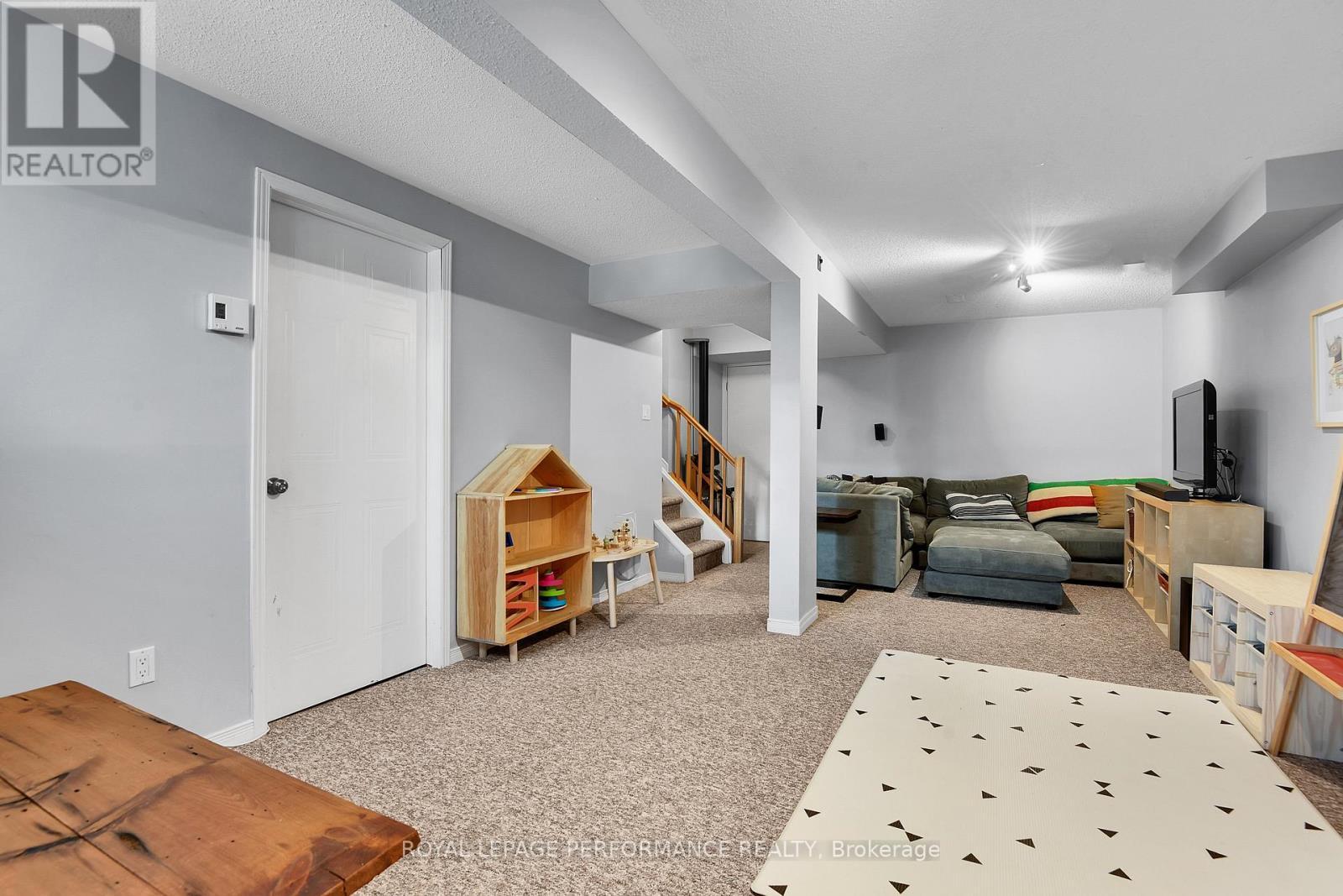 710 Hancock Crescent, Ottawa, ON - Indoor