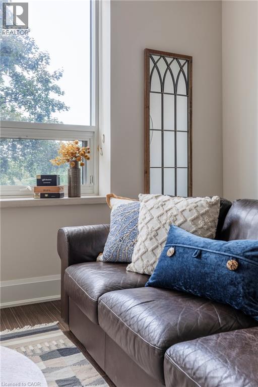 397 King Street W Unit# 207, Dundas, ON - Indoor Photo Showing Bedroom