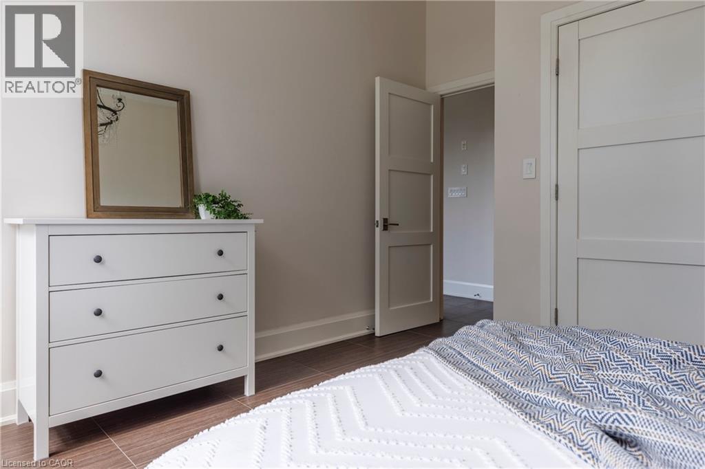 397 King Street W Unit# 207, Dundas, ON - Indoor Photo Showing Bedroom