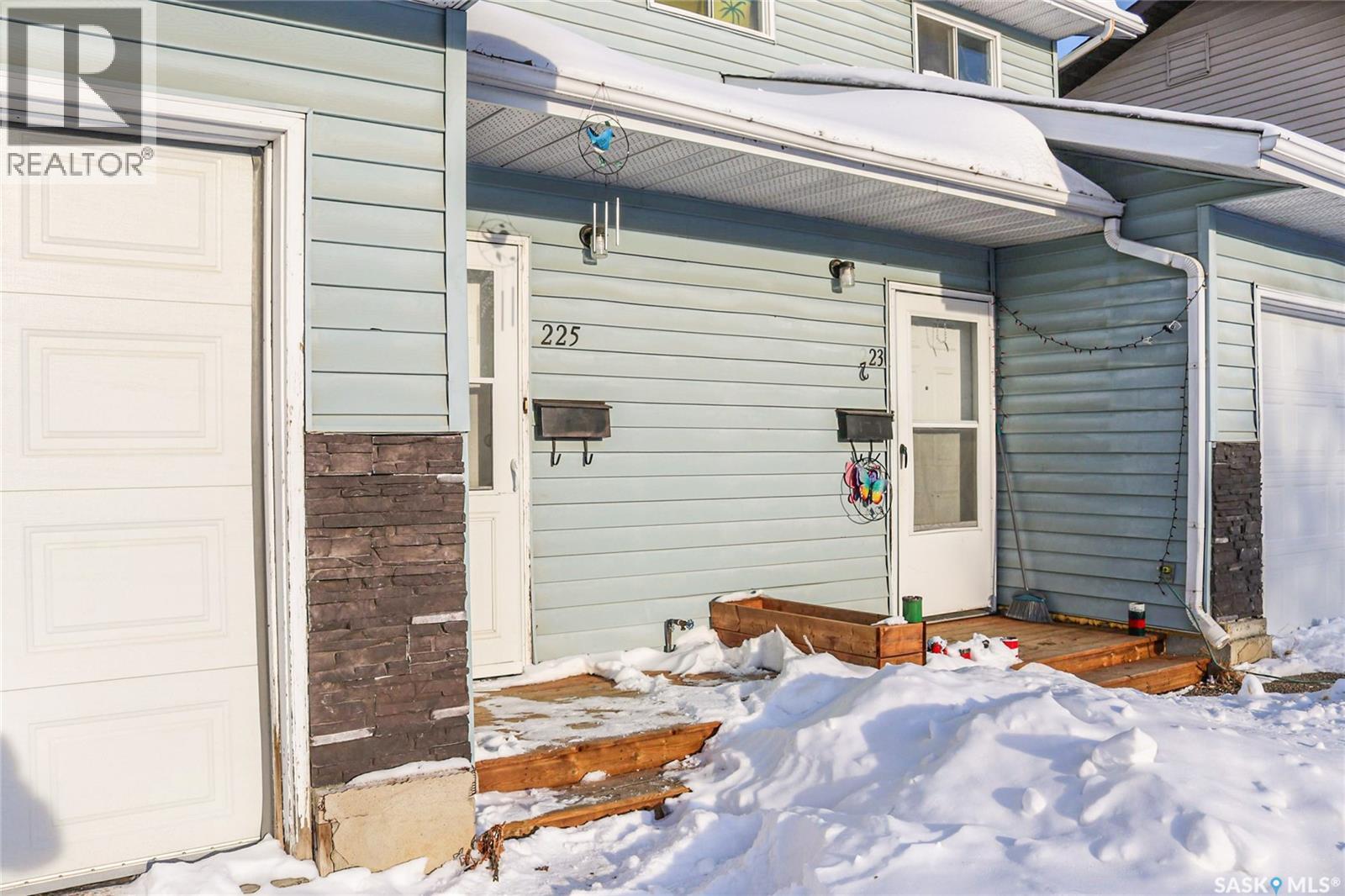 223-225 Wakabayashi Way, Saskatoon, SK - Outdoor With Exterior