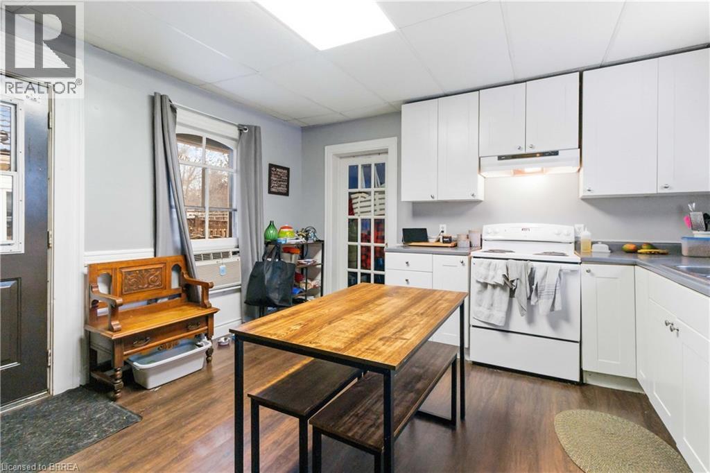 74 Pearl Street, Brantford, ON - Indoor Photo Showing Kitchen