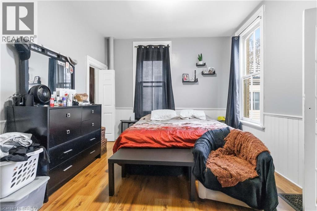 74 Pearl Street, Brantford, ON - Indoor Photo Showing Bedroom