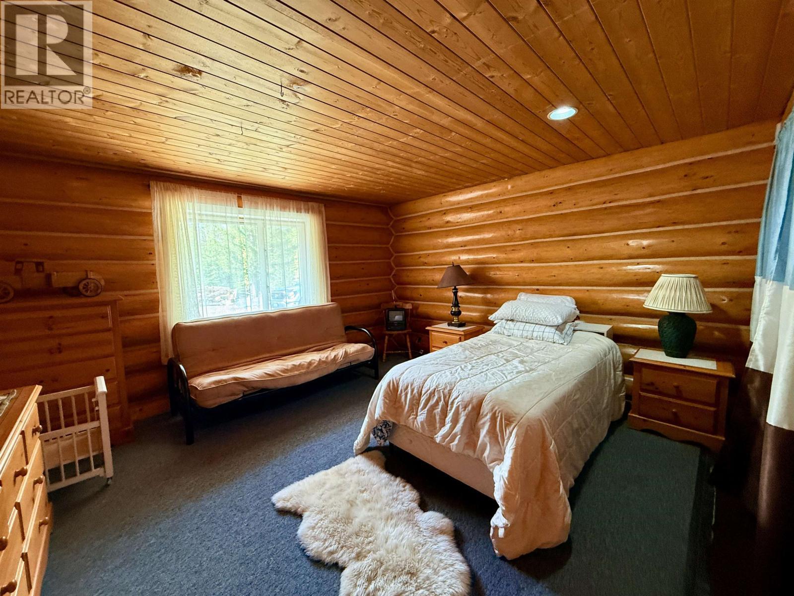 2875 Spout Lake Road, Lac La Hache, BC - Indoor Photo Showing Bedroom