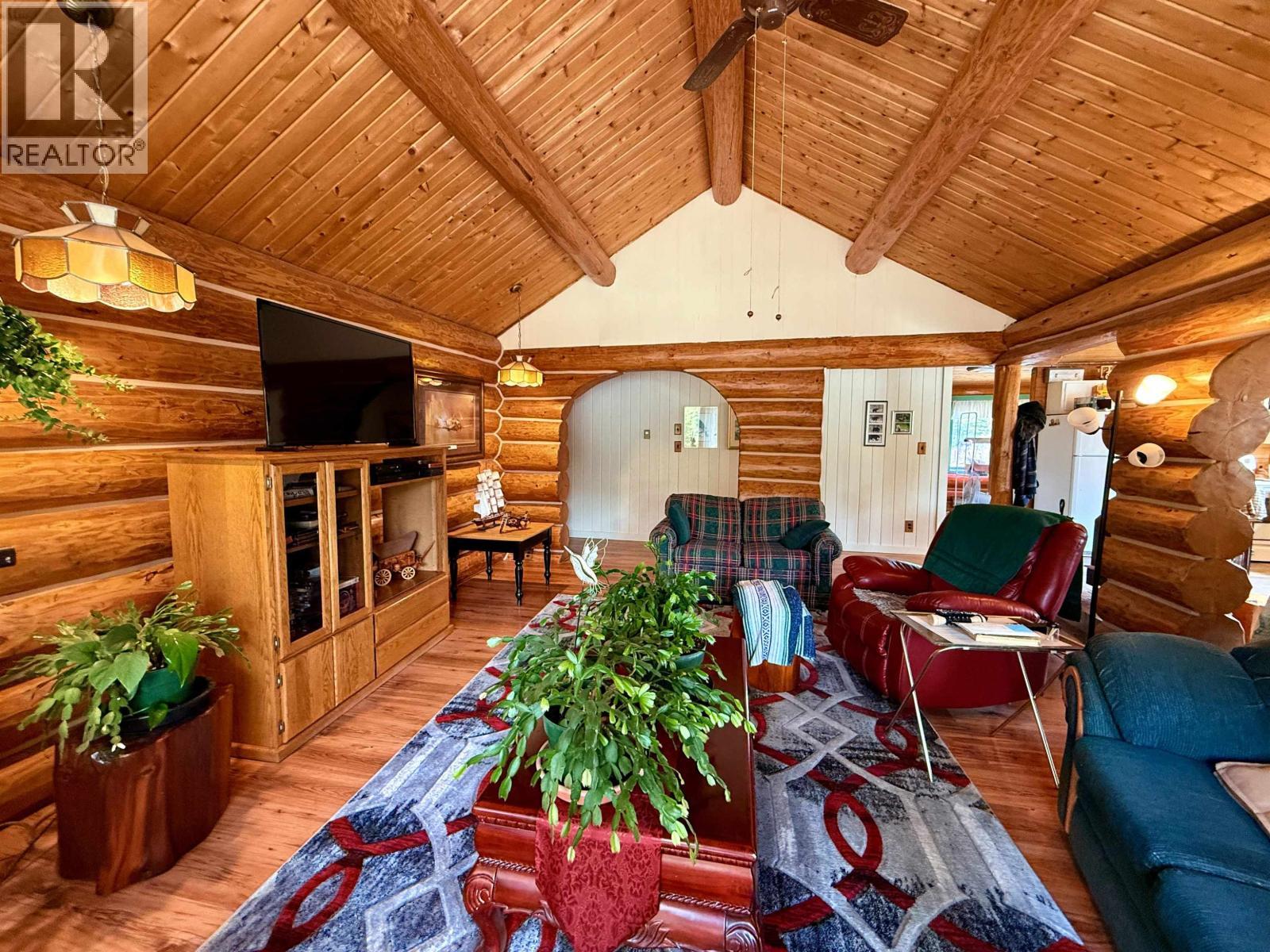 2875 Spout Lake Road, Lac La Hache, BC - Indoor