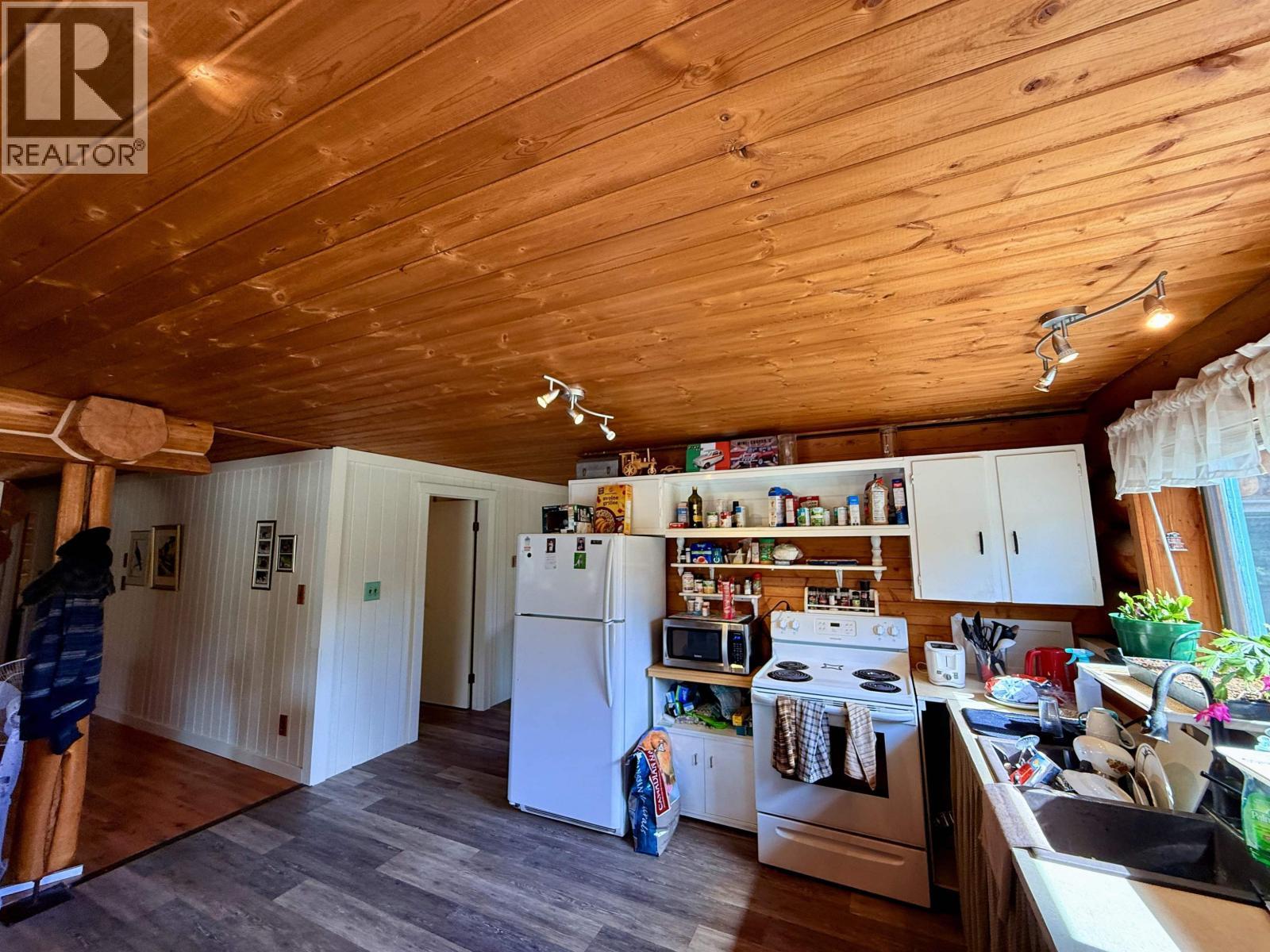 2875 Spout Lake Road, Lac La Hache, BC - Indoor Photo Showing Kitchen