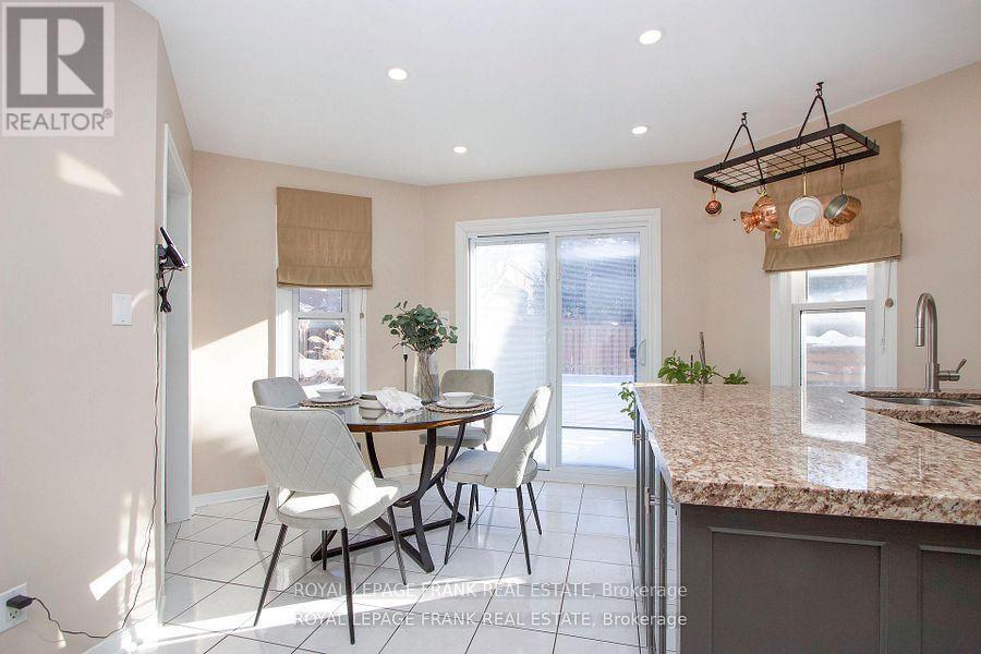 7 Winterberry Drive, Whitby (Rolling Acres), ON - Indoor Photo Showing Dining Room