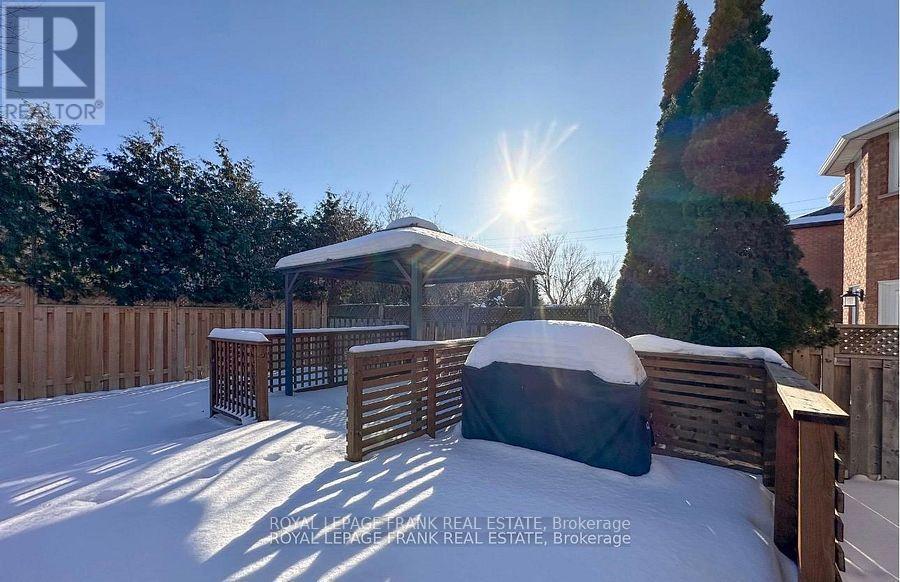 7 Winterberry Drive, Whitby (Rolling Acres), ON - Outdoor