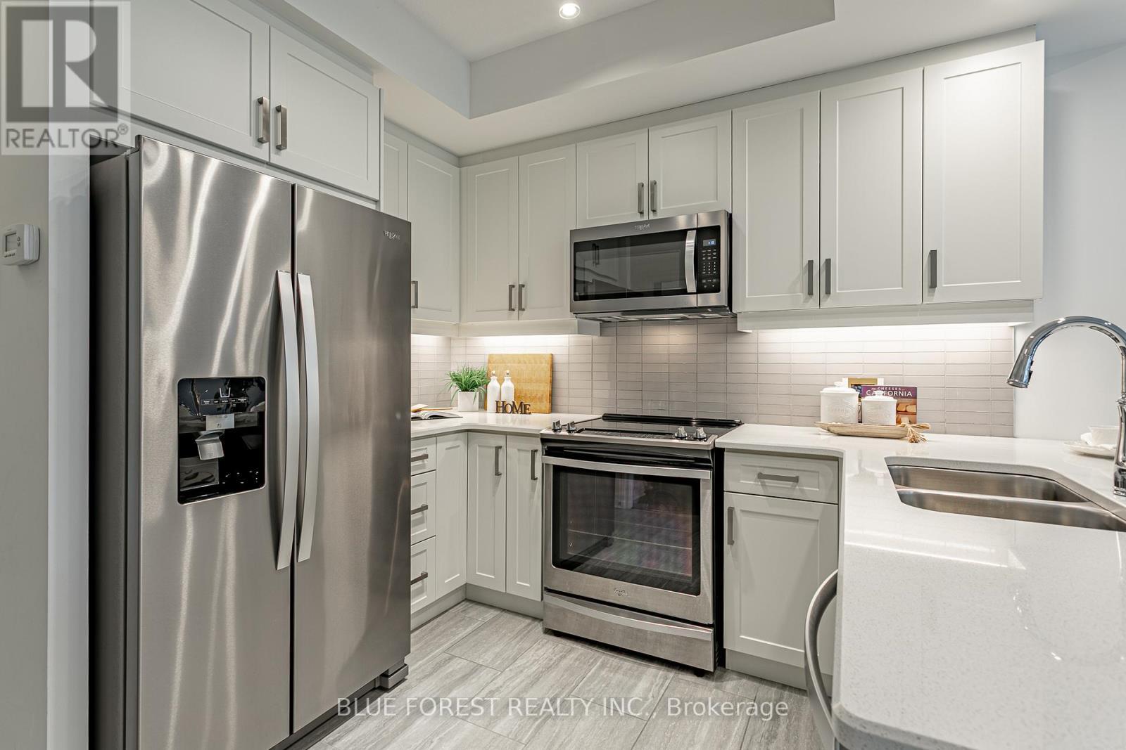 406 - 1200 Commissioners Road W, London South (South B), ON - Indoor Photo Showing Kitchen With Stainless Steel Kitchen With Double Sink With Upgraded Kitchen