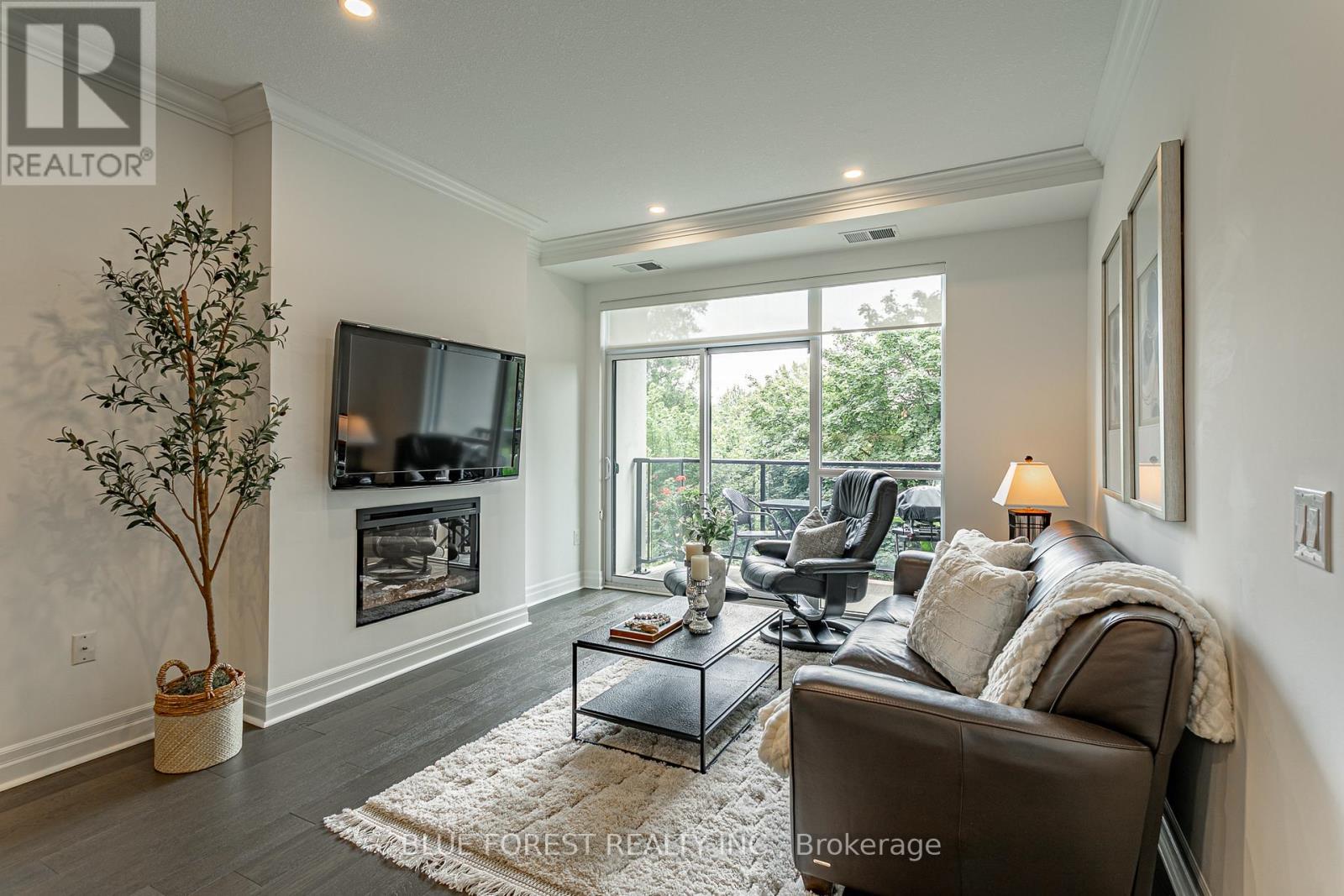 406 - 1200 Commissioners Road W, London South (South B), ON - Indoor Photo Showing Living Room