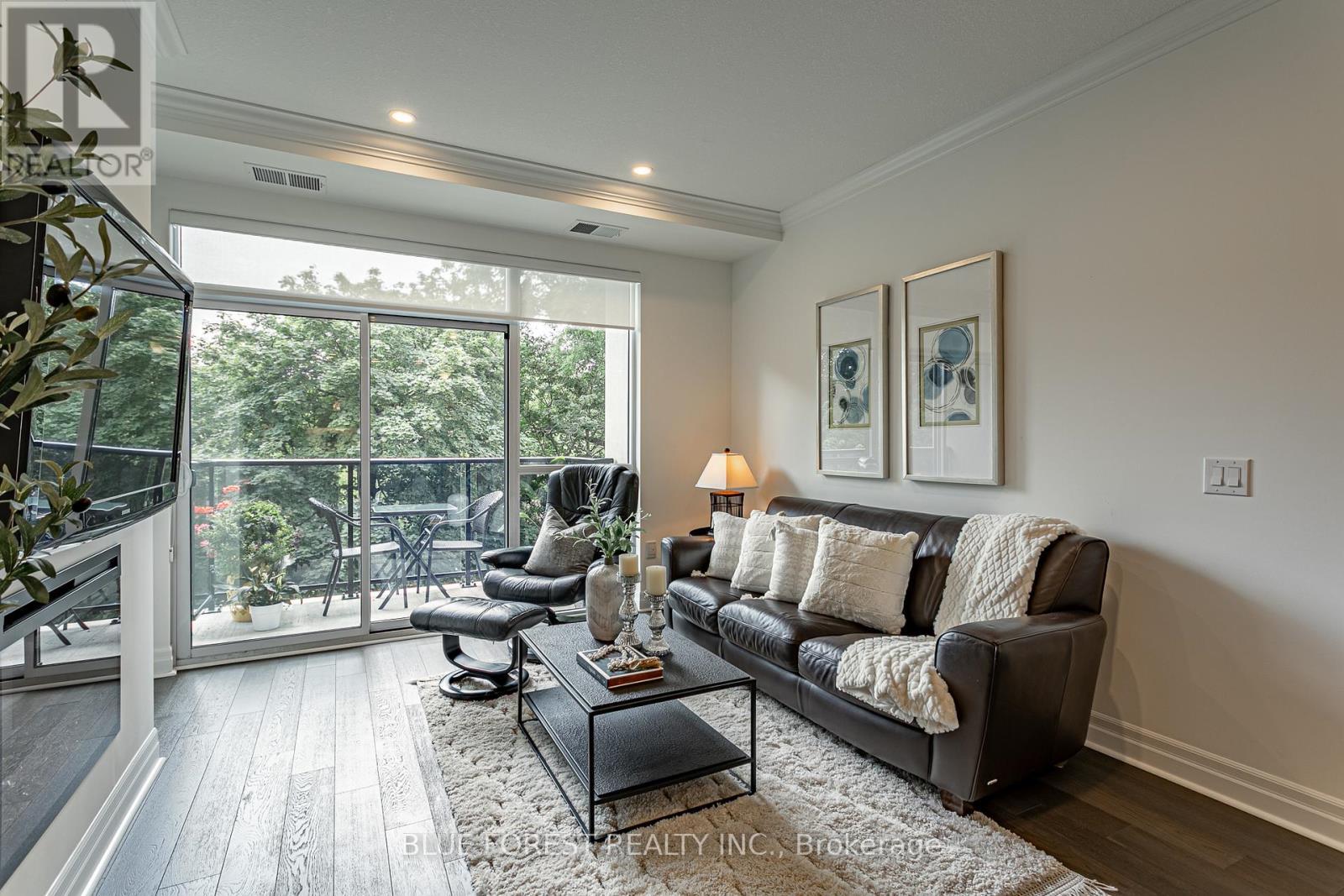 406 - 1200 Commissioners Road W, London South (South B), ON - Indoor Photo Showing Living Room