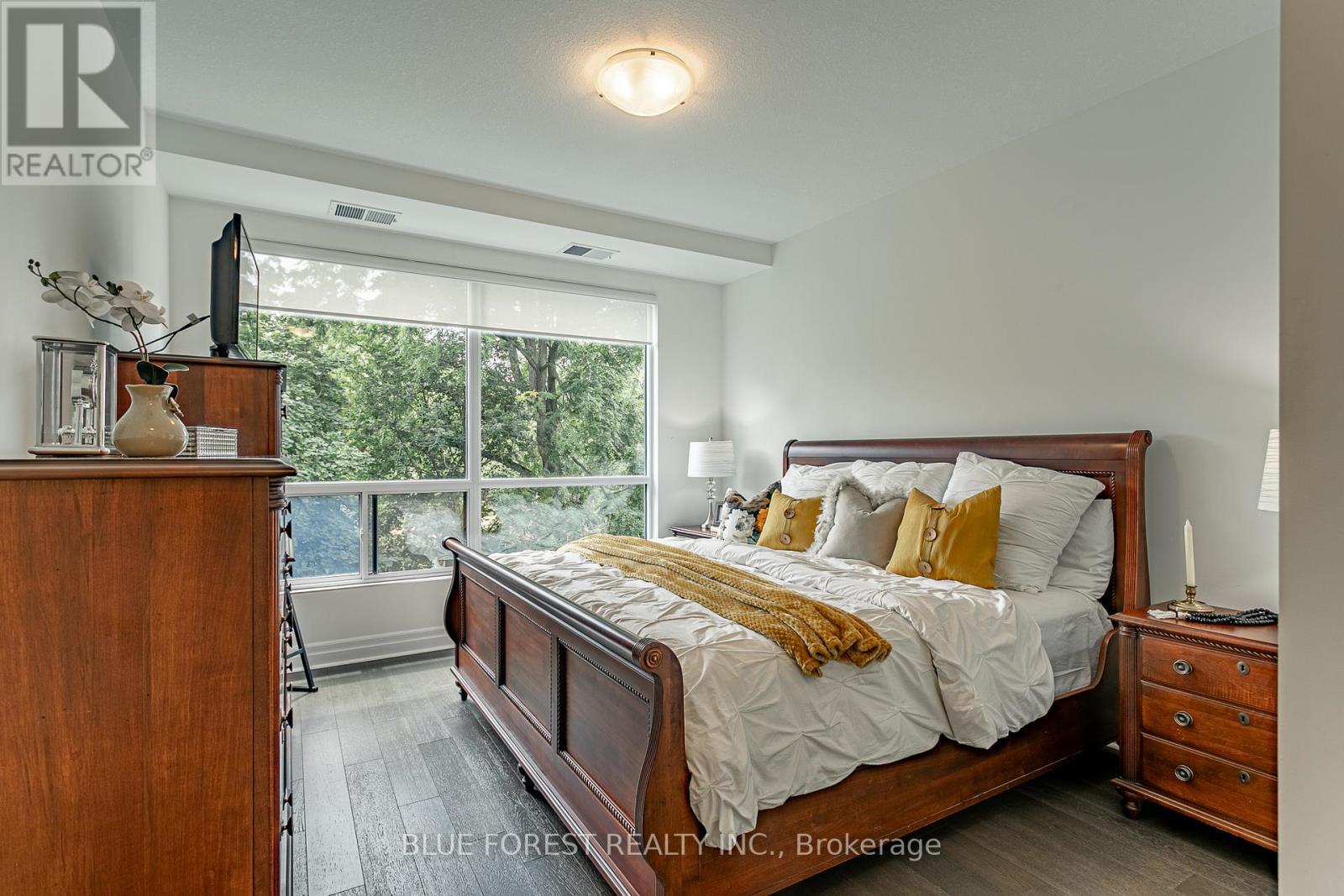 406 - 1200 Commissioners Road W, London South (South B), ON - Indoor Photo Showing Bedroom