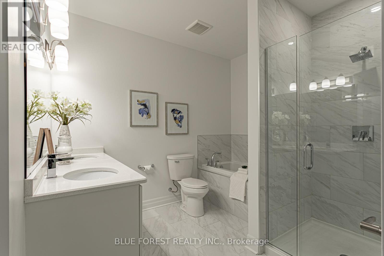 406 - 1200 Commissioners Road W, London South (South B), ON - Indoor Photo Showing Bathroom