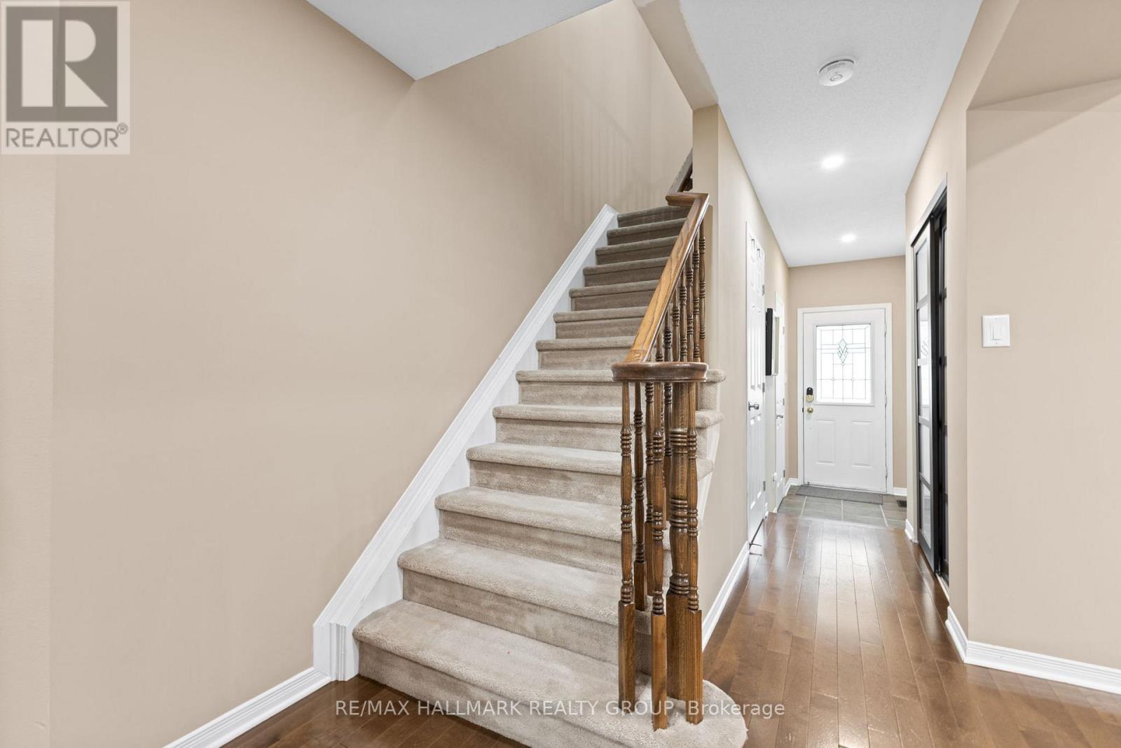 404 Wisteria Crescent, Ottawa, ON - Indoor Photo Showing Other Room