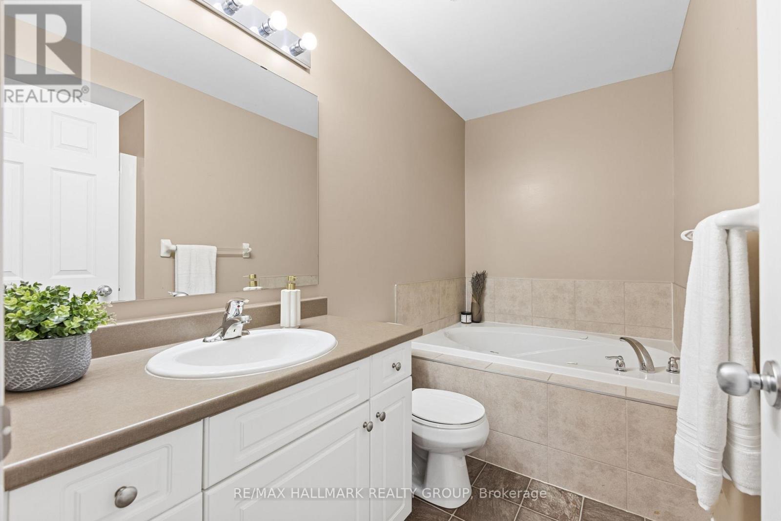 404 Wisteria Crescent, Ottawa, ON - Indoor Photo Showing Bathroom