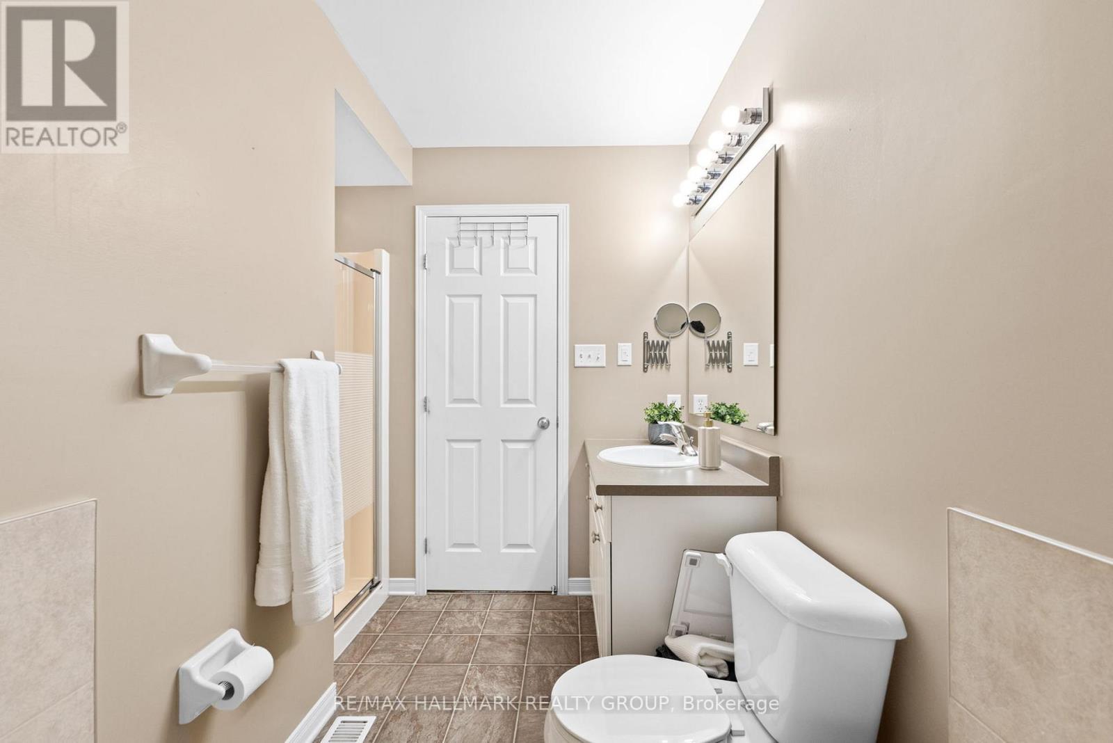 404 Wisteria Crescent, Ottawa, ON - Indoor Photo Showing Bathroom