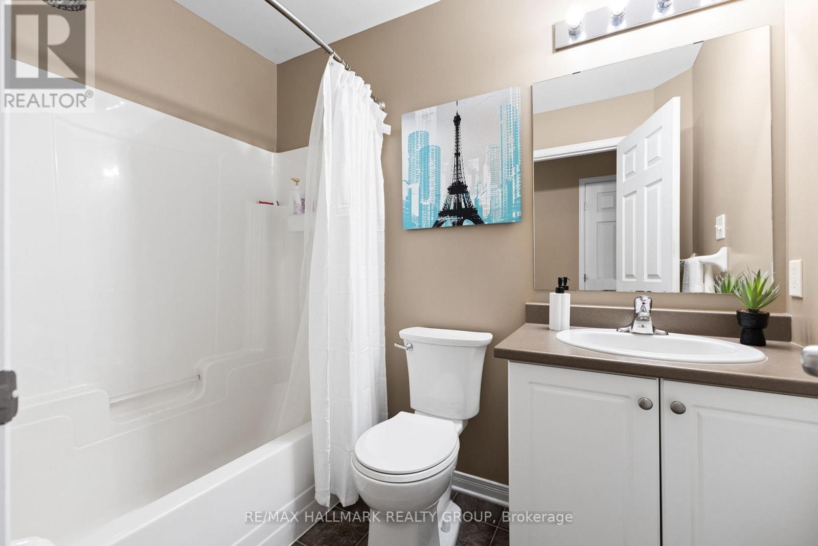 404 Wisteria Crescent, Ottawa, ON - Indoor Photo Showing Bathroom