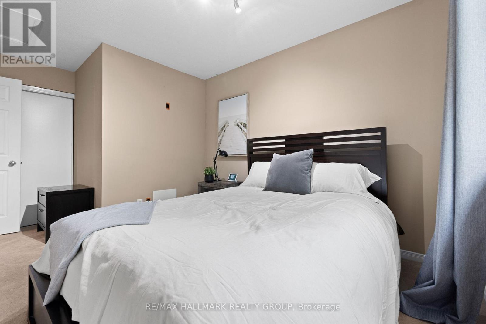 404 Wisteria Crescent, Ottawa, ON - Indoor Photo Showing Bedroom