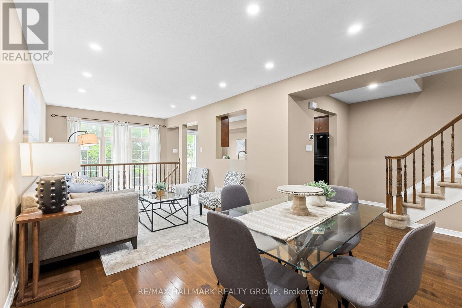 404 Wisteria Crescent, Ottawa, ON - Indoor Photo Showing Dining Room