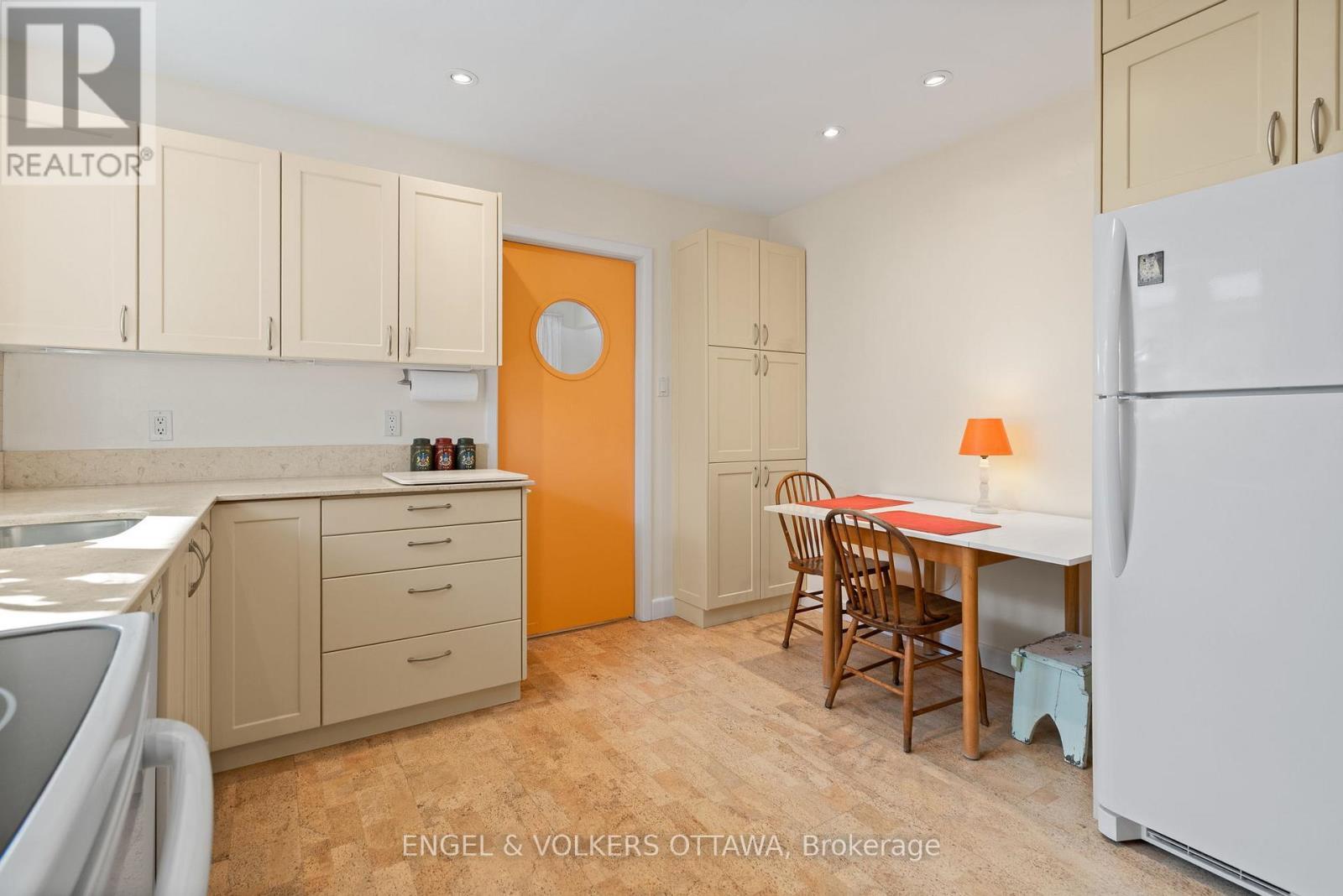 702 Dovercourt Avenue, Ottawa, ON - Indoor Photo Showing Kitchen