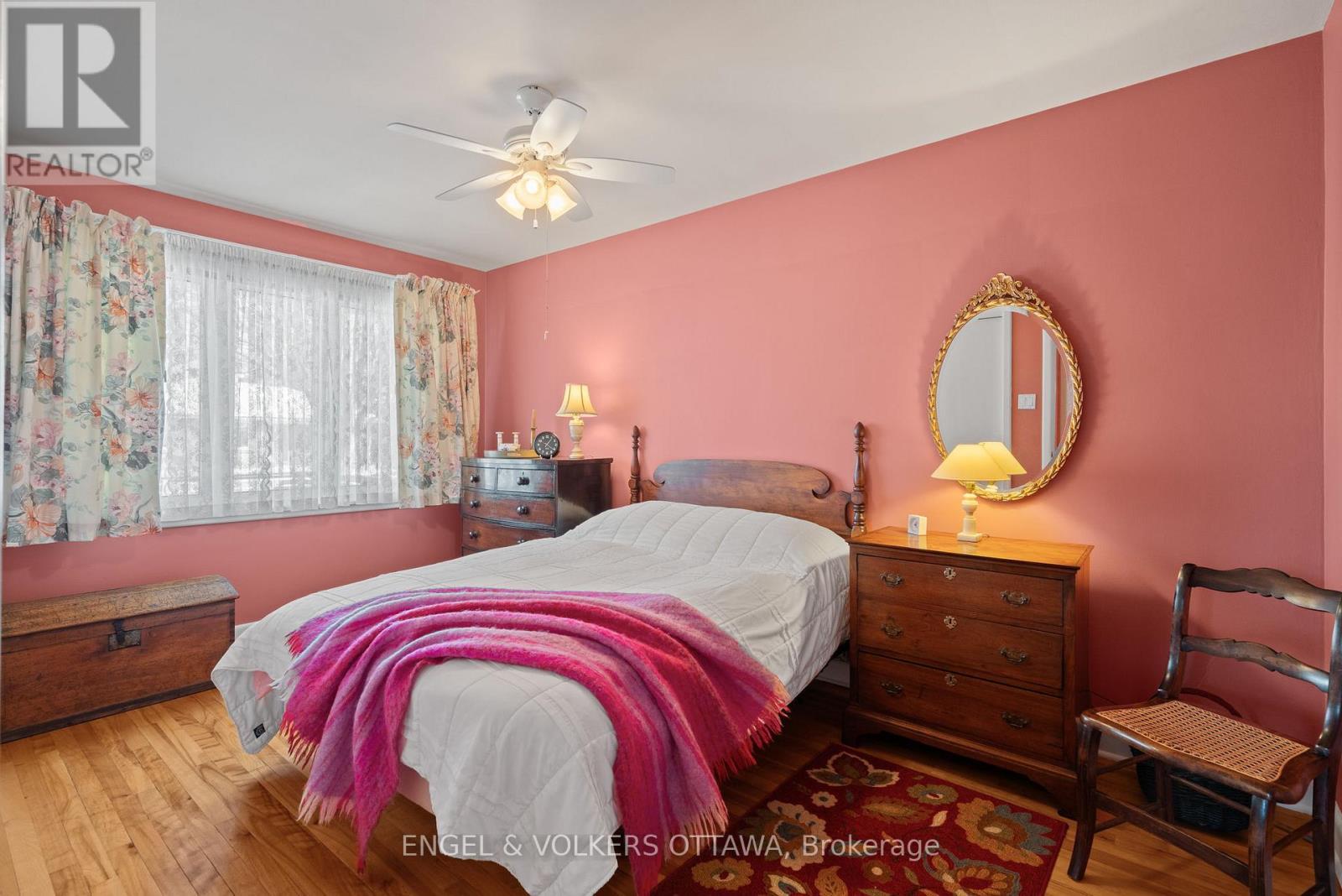 702 Dovercourt Avenue, Ottawa, ON - Indoor Photo Showing Bedroom