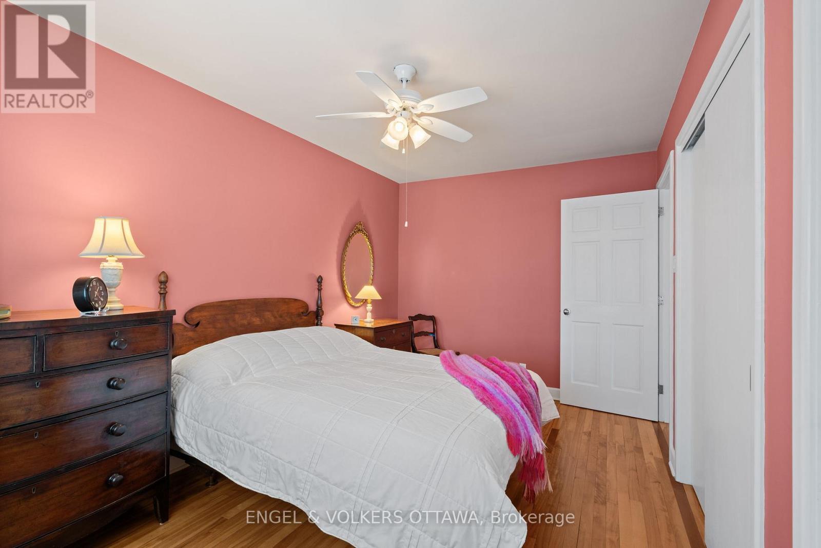 702 Dovercourt Avenue, Ottawa, ON - Indoor Photo Showing Bedroom