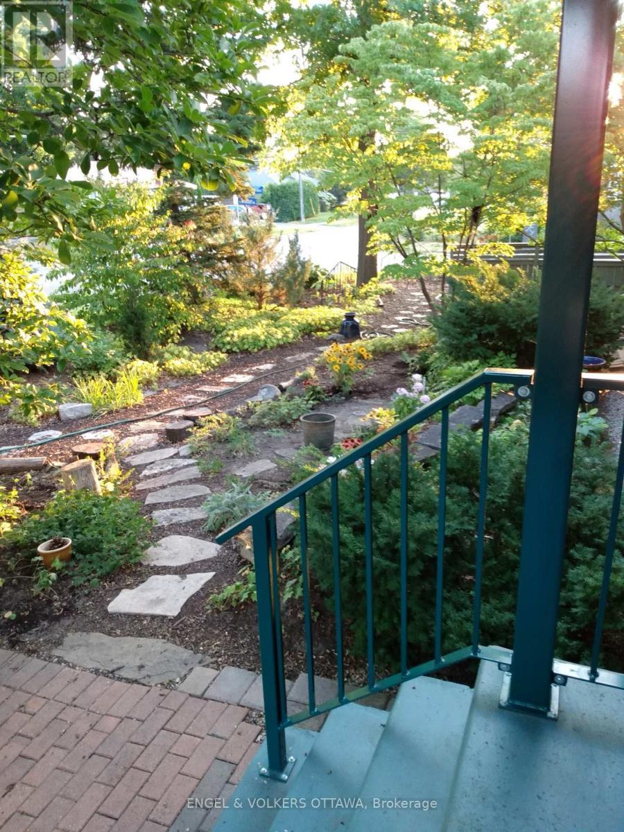 702 Dovercourt Avenue, Ottawa, ON - Outdoor