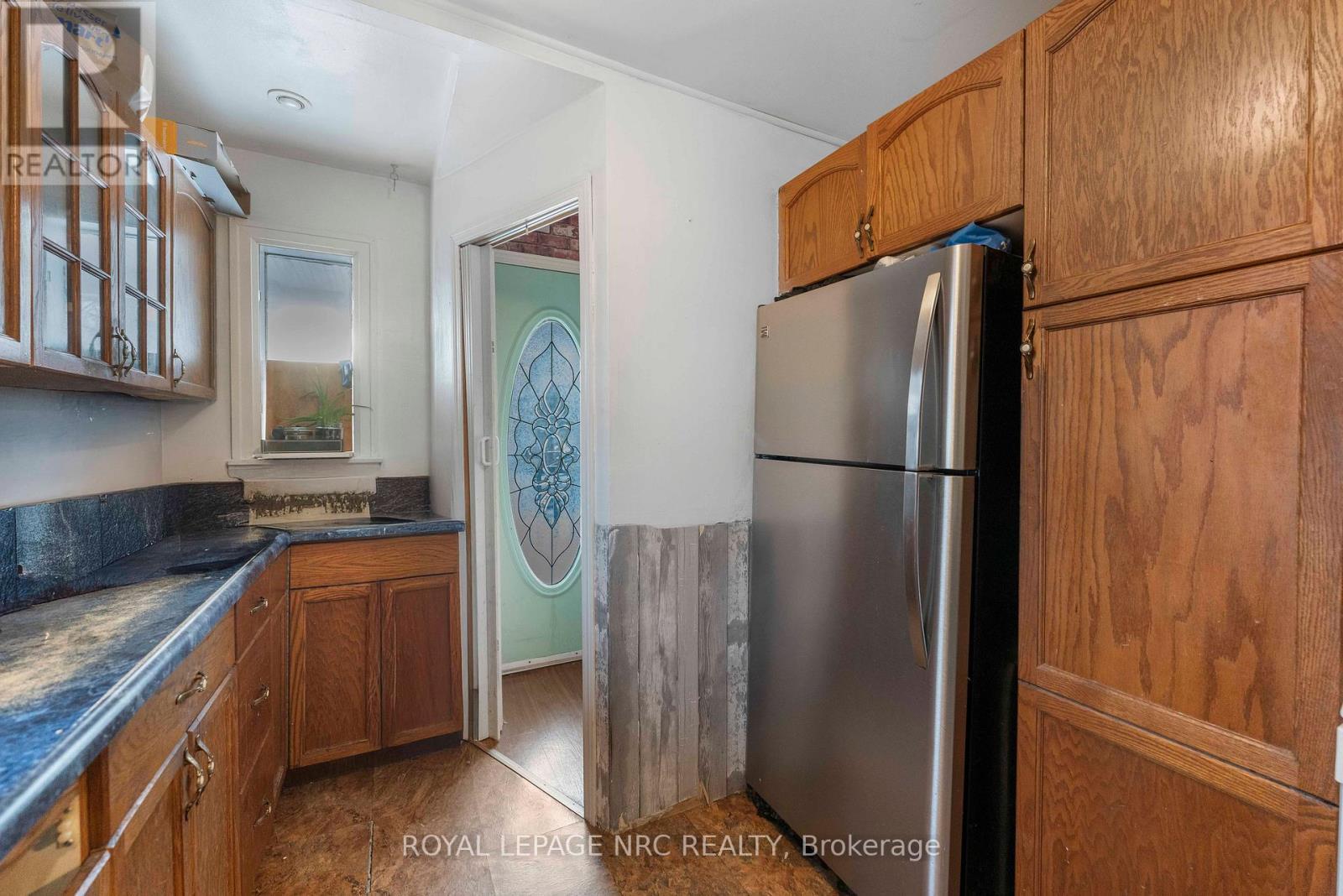32 Ambrose Street, St. Catharines (Ridley), ON - Indoor Photo Showing Kitchen