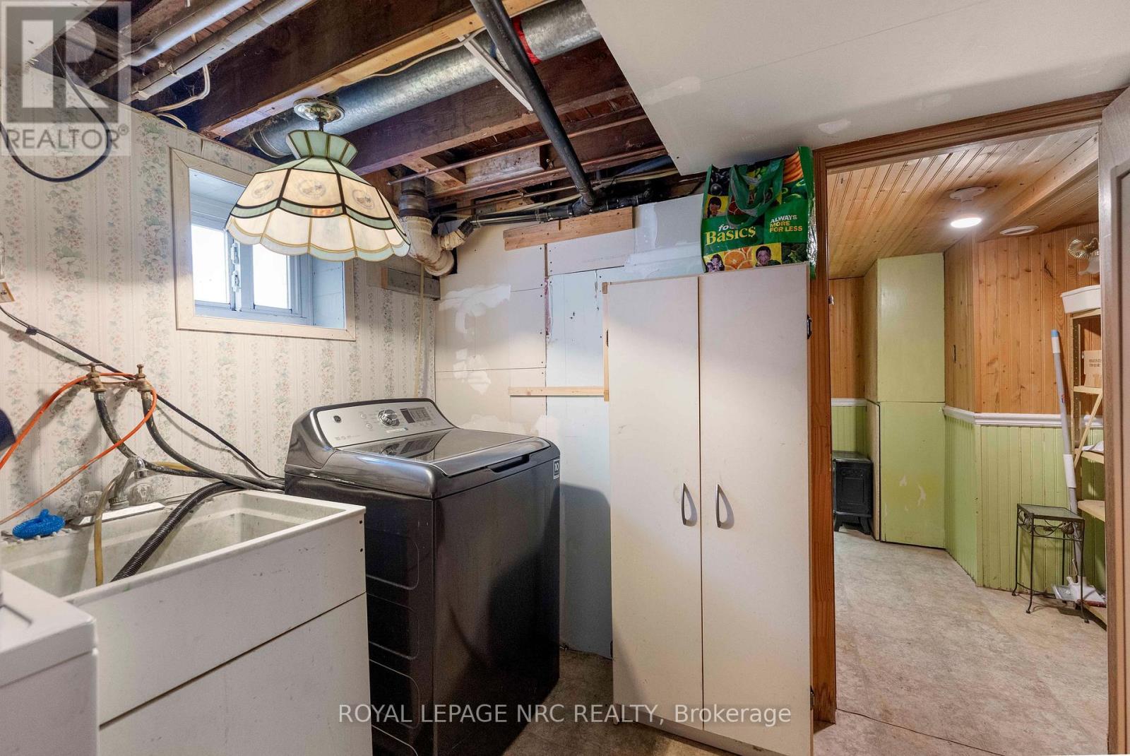 32 Ambrose Street, St. Catharines (Ridley), ON - Indoor Photo Showing Laundry Room