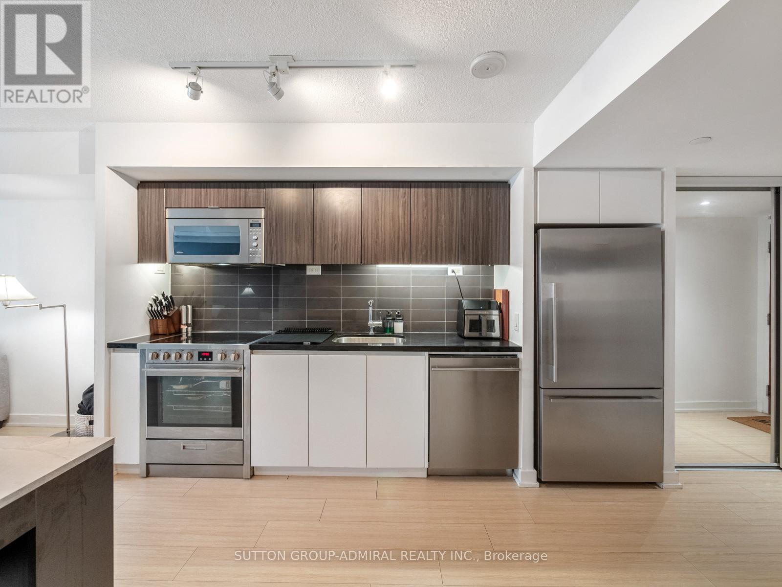 315 - 75 Queens Wharf Road, Toronto, ON - Indoor Photo Showing Kitchen With Upgraded Kitchen