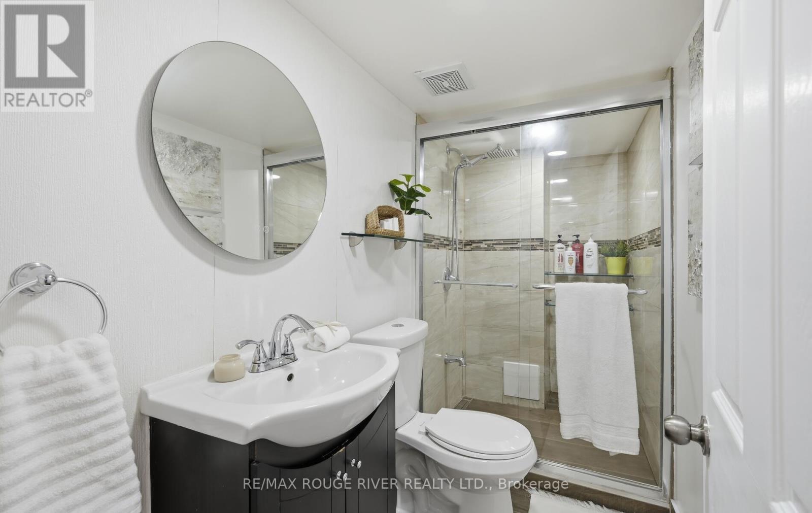7 Hemans Court, Ajax, ON - Indoor Photo Showing Bathroom