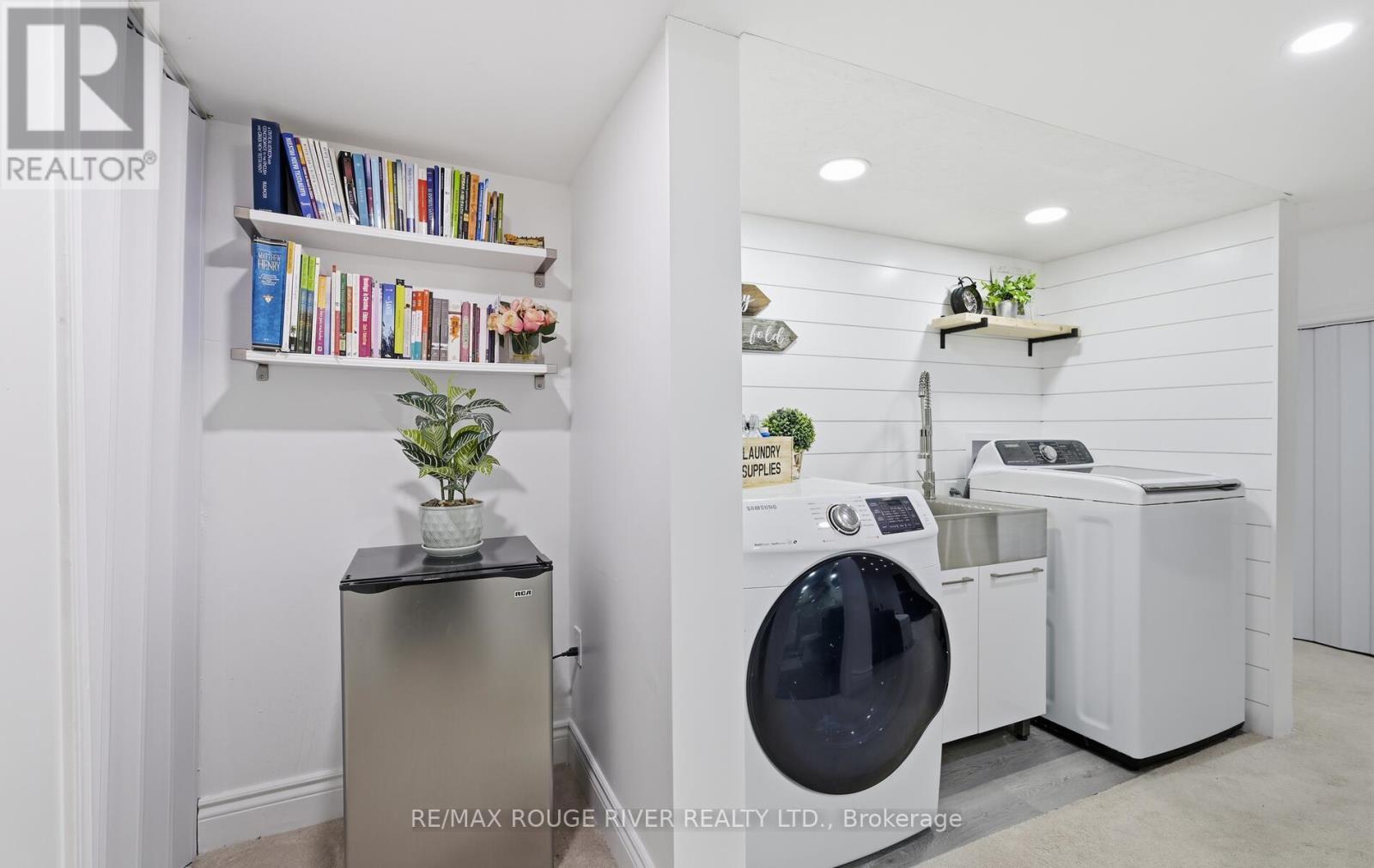 7 Hemans Court, Ajax, ON - Indoor Photo Showing Laundry Room