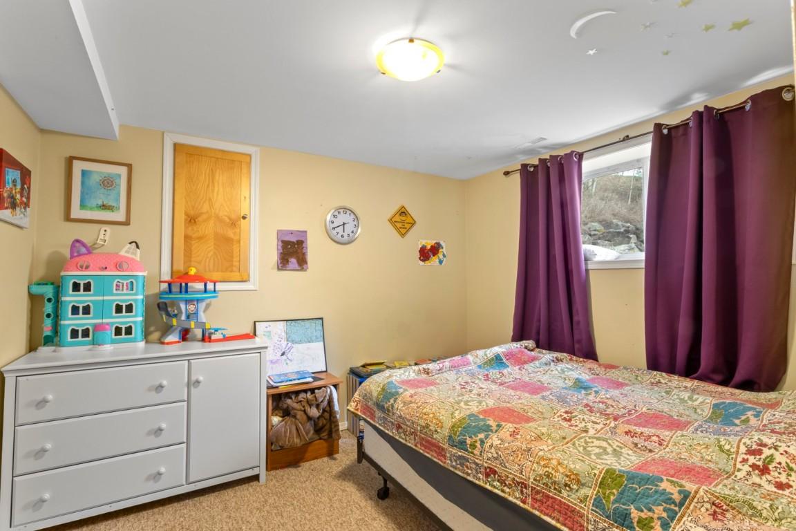 2012 Connel Road, Erickson, BC - Indoor Photo Showing Bedroom