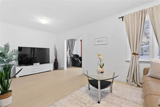 225 Melbourne Ave, Winnipeg, MB