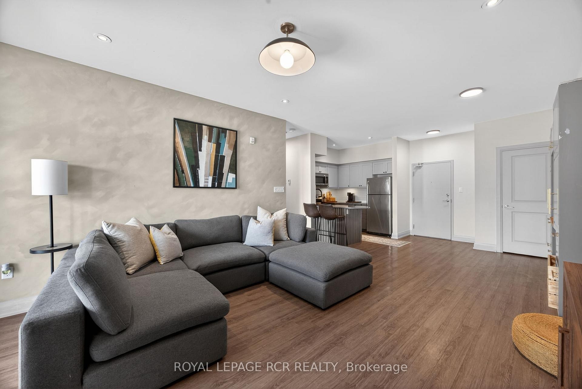 105-5 Greenwich Street, Barrie, ON - Indoor Photo Showing Living Room