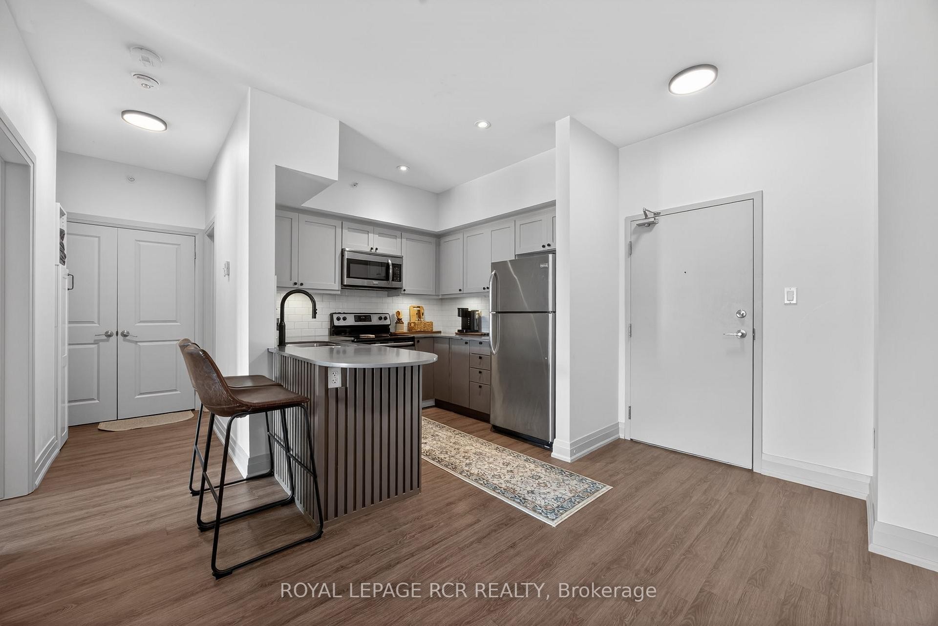 105-5 Greenwich Street, Barrie, ON - Indoor Photo Showing Kitchen