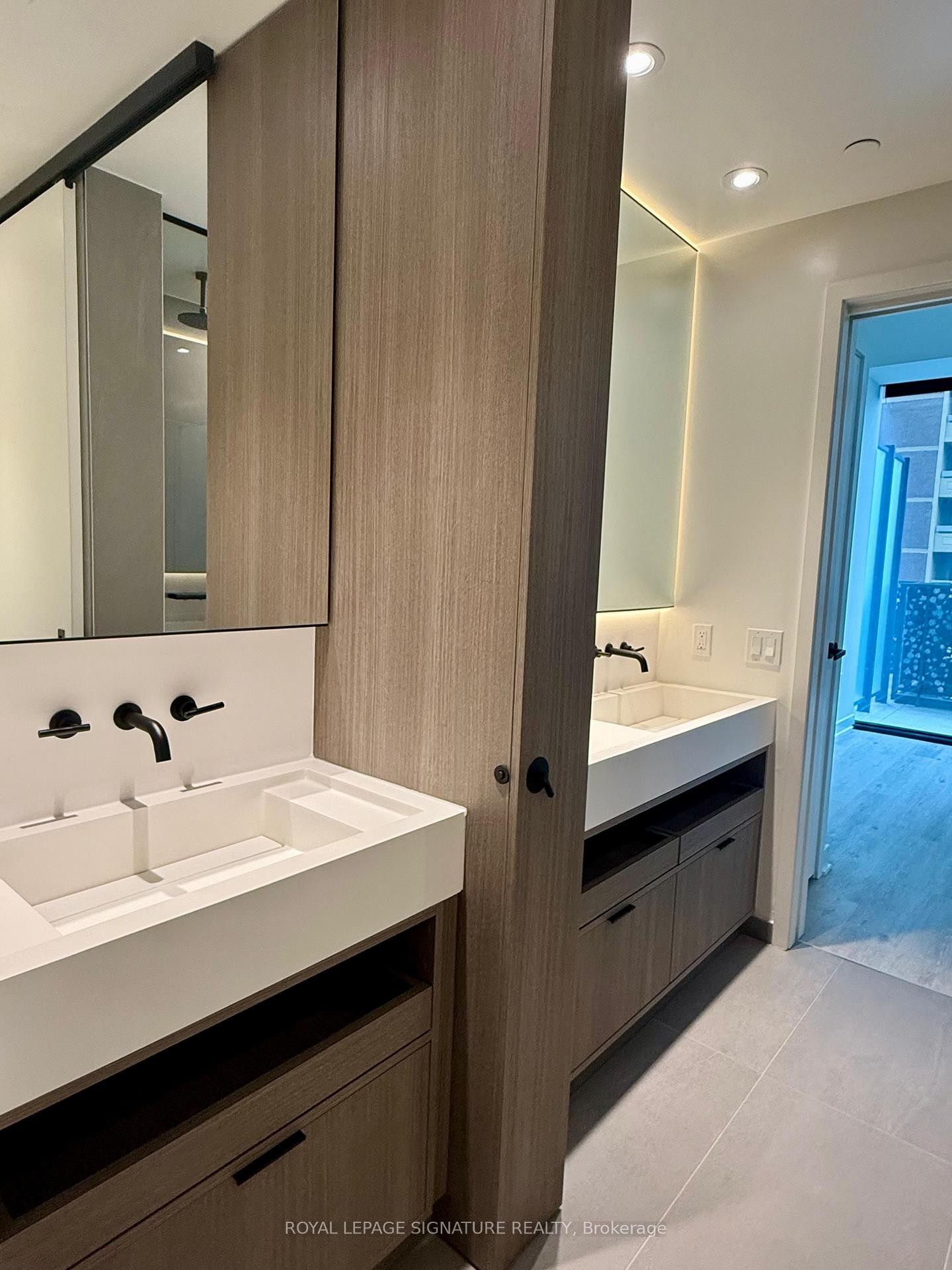 1001-55 Charles Street E, Toronto, ON - Indoor Photo Showing Bathroom