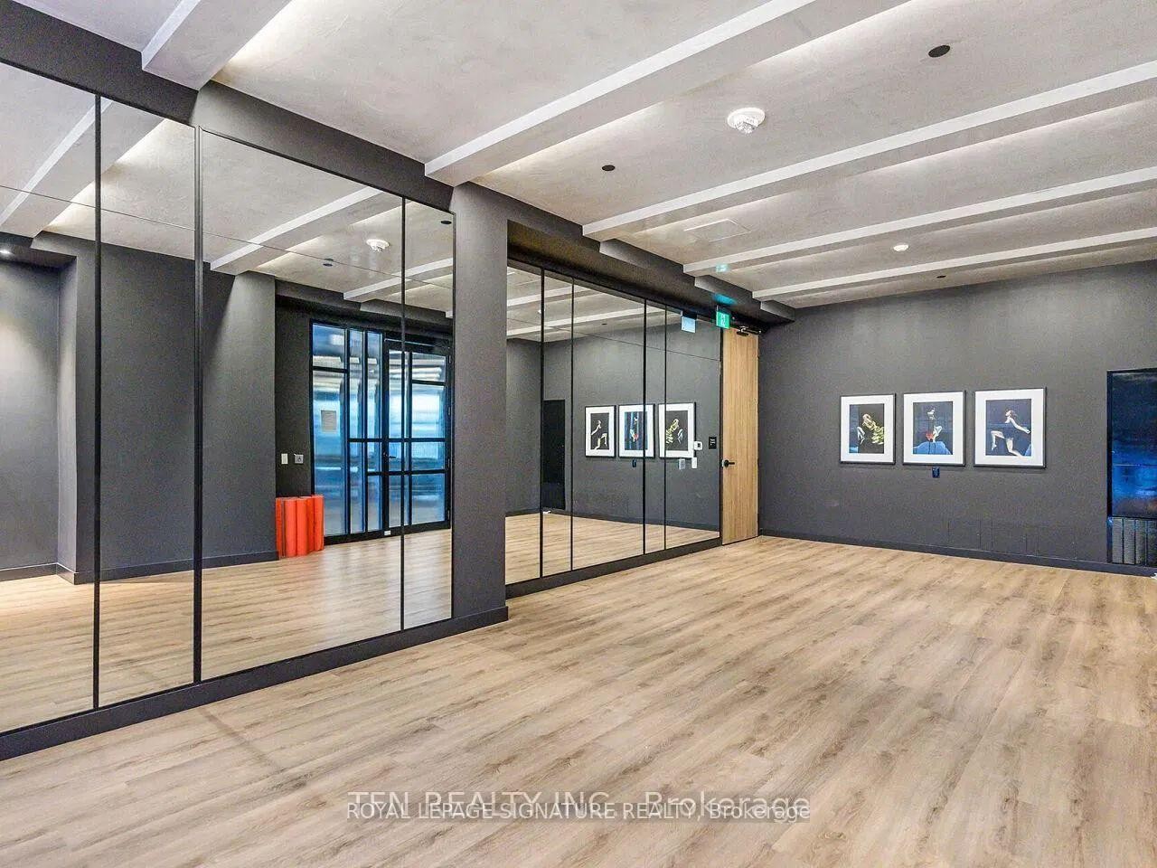 1001-55 Charles Street E, Toronto, ON - Indoor Photo Showing Other Room