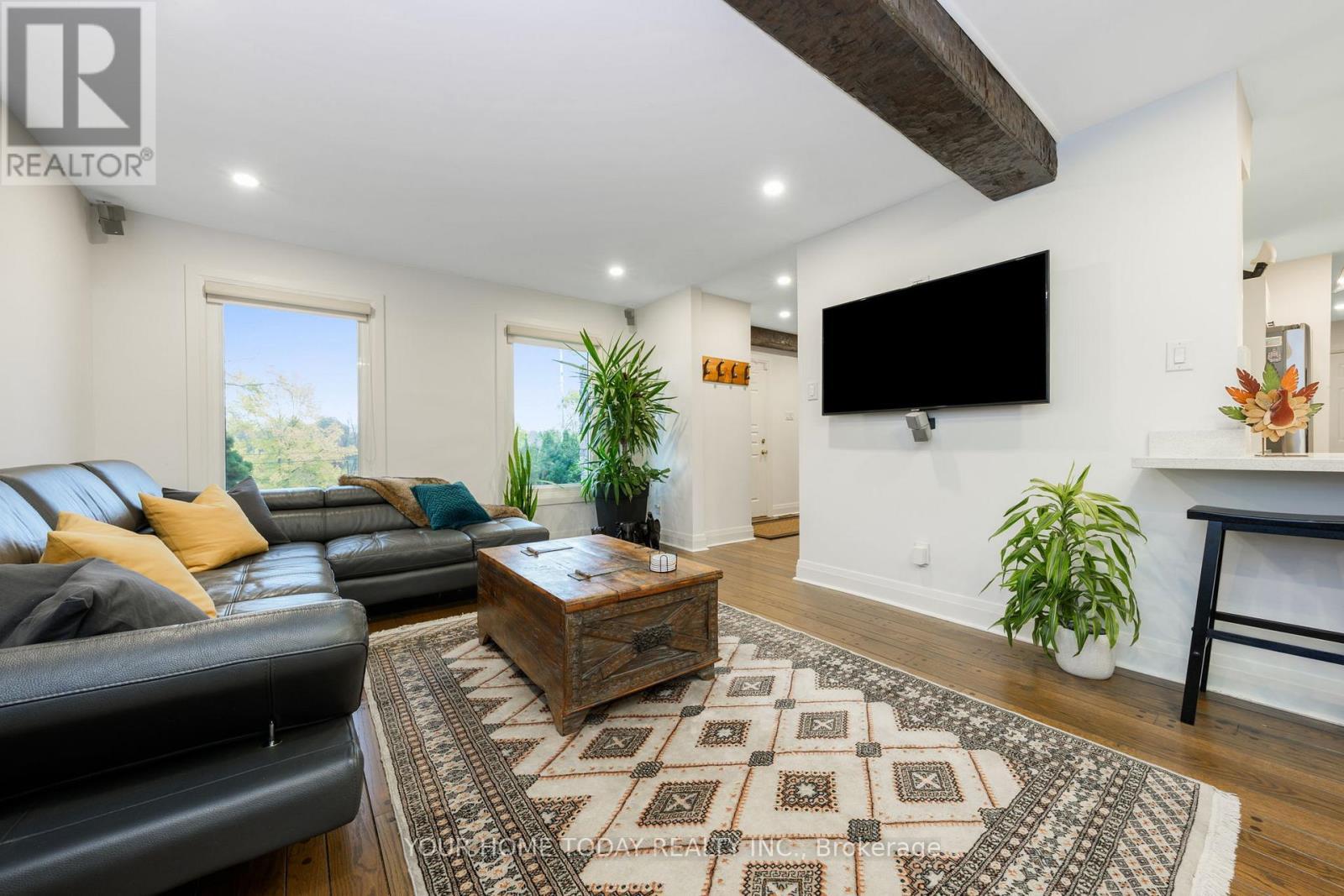 190 Main Street S, Halton Hills, ON - Indoor Photo Showing Living Room