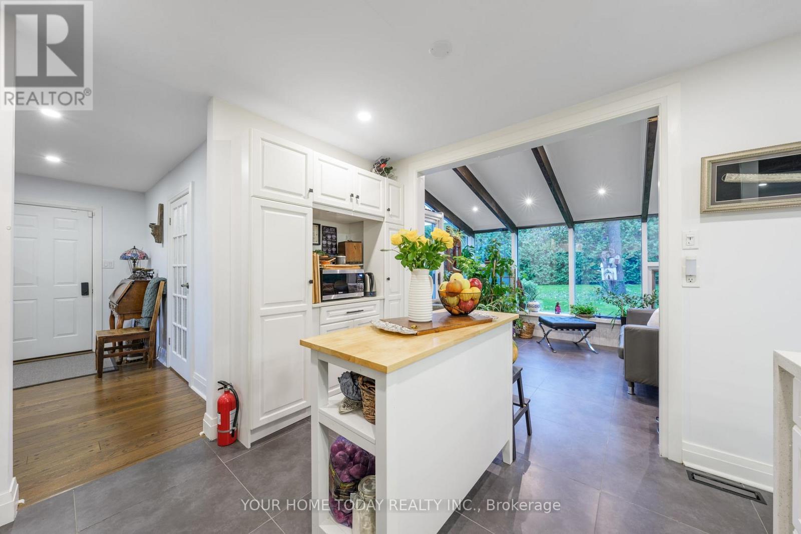 190 Main Street S, Halton Hills, ON - Indoor Photo Showing Kitchen